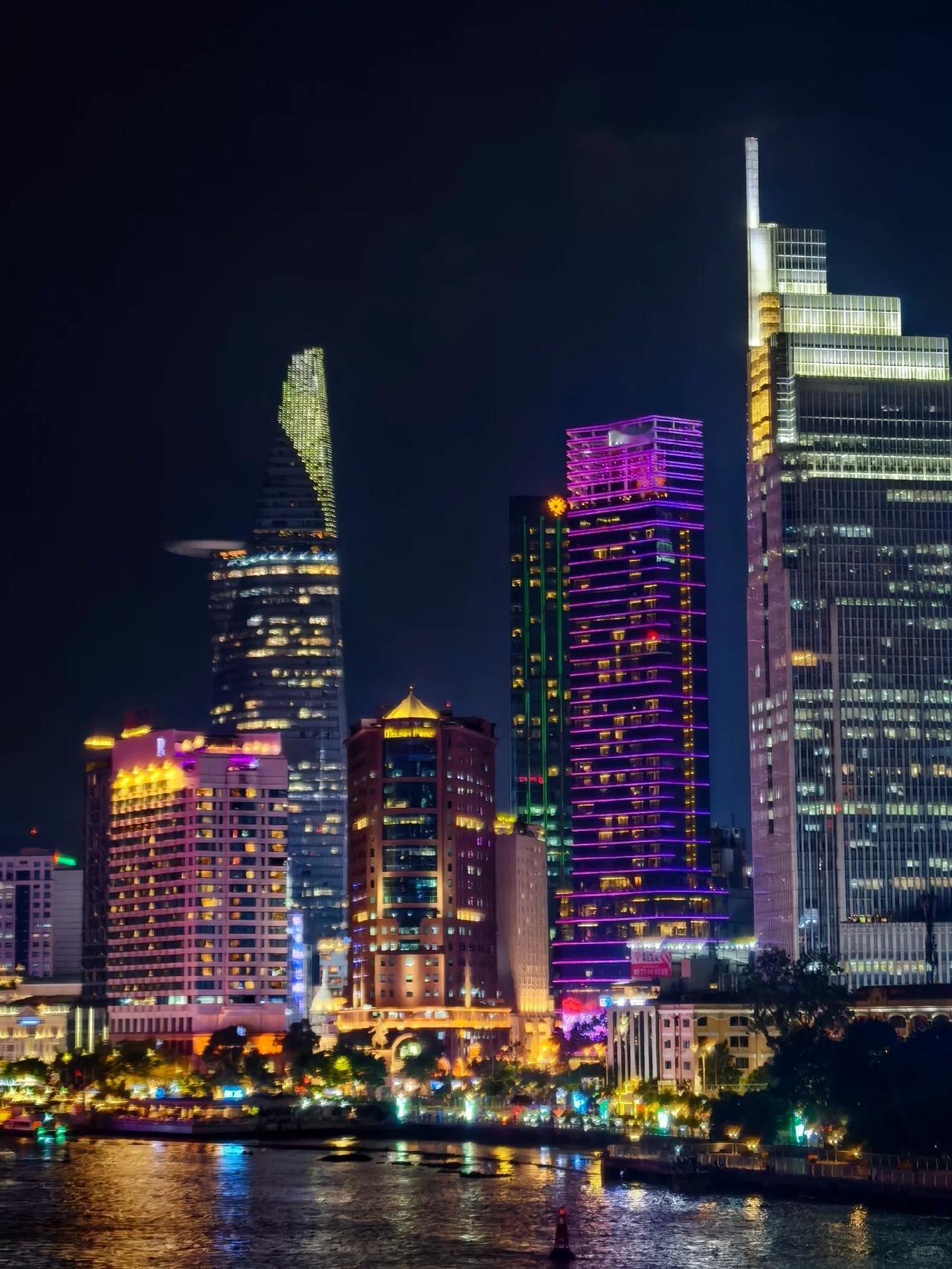 越南的竞争对手是河南、湖南这些中低端劳动密集型制造业大省，而非长三角珠三角这样的