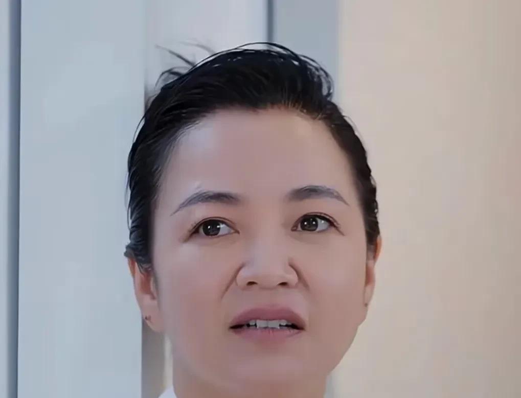 你最好的闺蜜小s的女儿办画展，你为什么没有参加？面对这样的提问，阿雅回答:我和