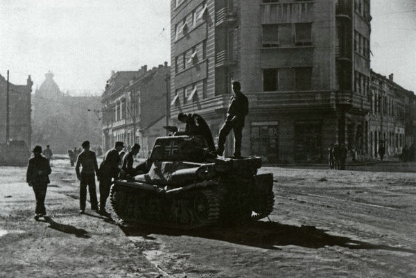 1944年贝尔格莱德遗弃的德国霍奇基斯H39坦克