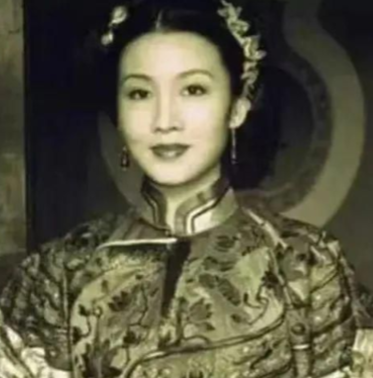 1936年，袁世凯的女儿大婚，进入洞房后，新郎兴致全无，怒骂新娘：“你个残花败柳