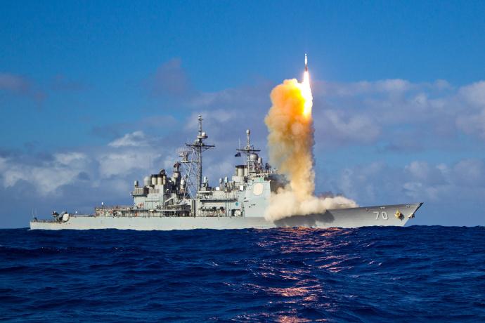 美国海军又退役一艘“提康”。9月25日，美国海军“伊利湖”号导弹巡洋舰退役，结束