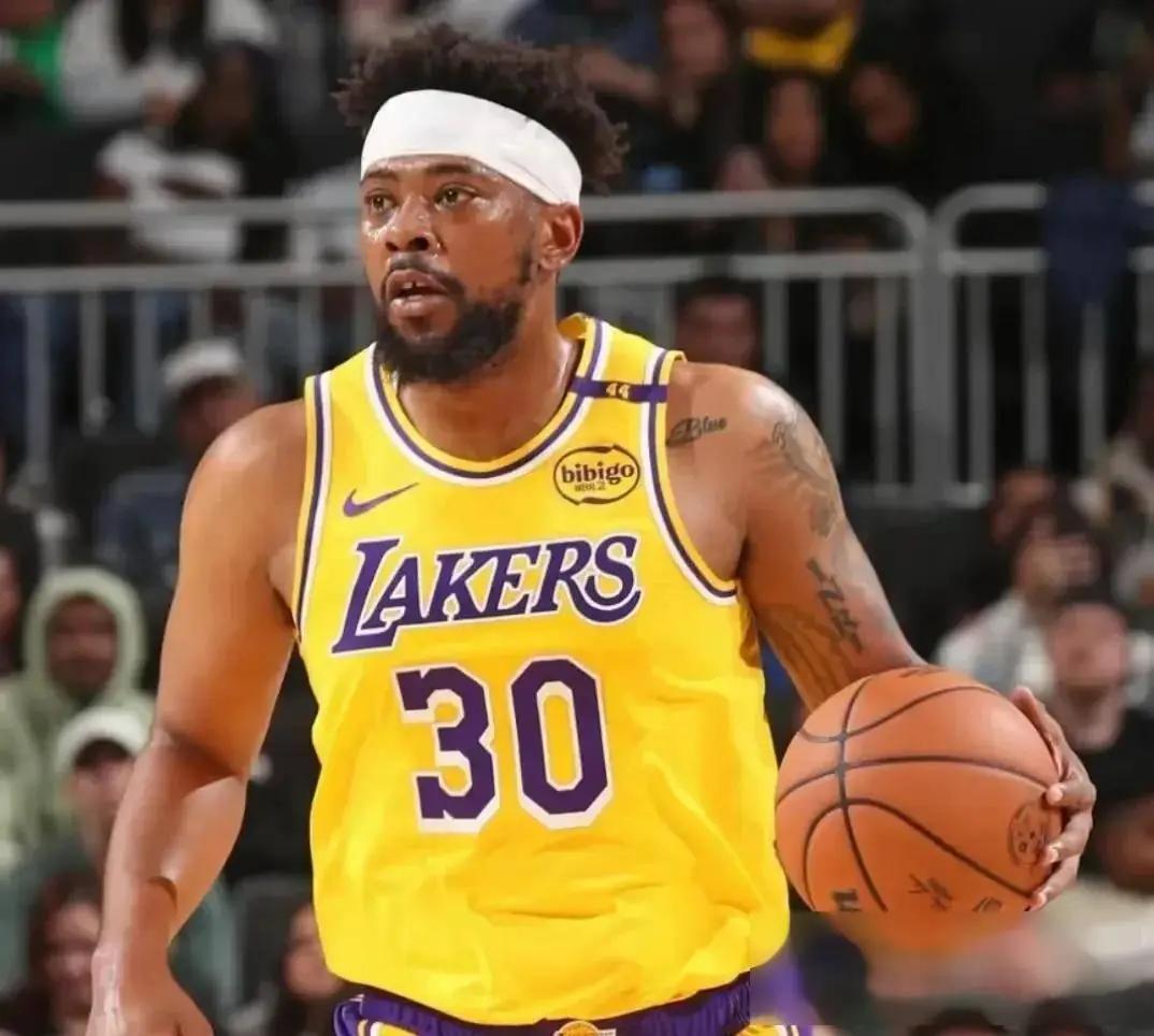 湖人休赛期放走古德温，签下斯玛特，目前两人表现对比谁更好。 最近湖人球迷圈子