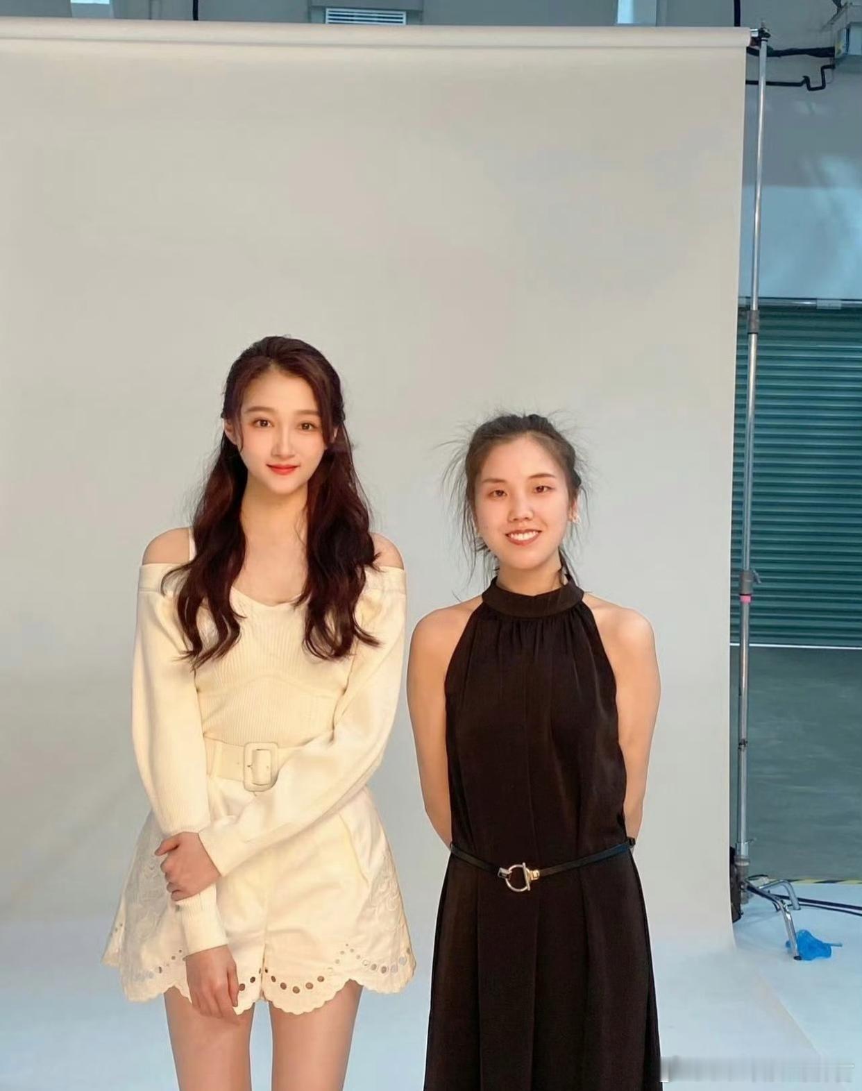 说实话好，其实关晓彤真的不胖，她和别人合照显得大有没有可能是骨架大，但不得不说，