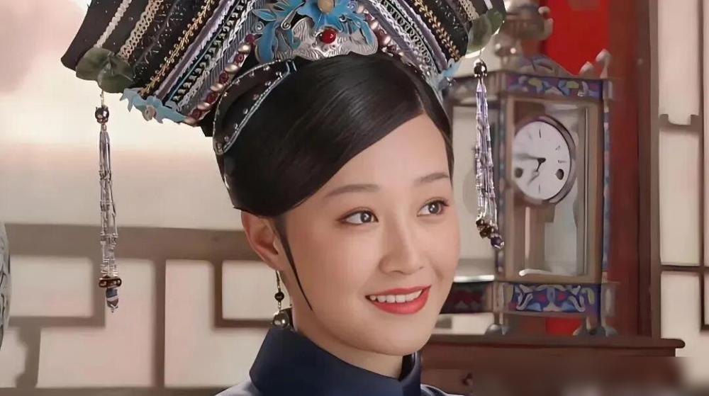 甄嬛赐名浣碧，根本不是恩典，是焊死她身份的一颗钉子。内务府送来三个字：玉乔、