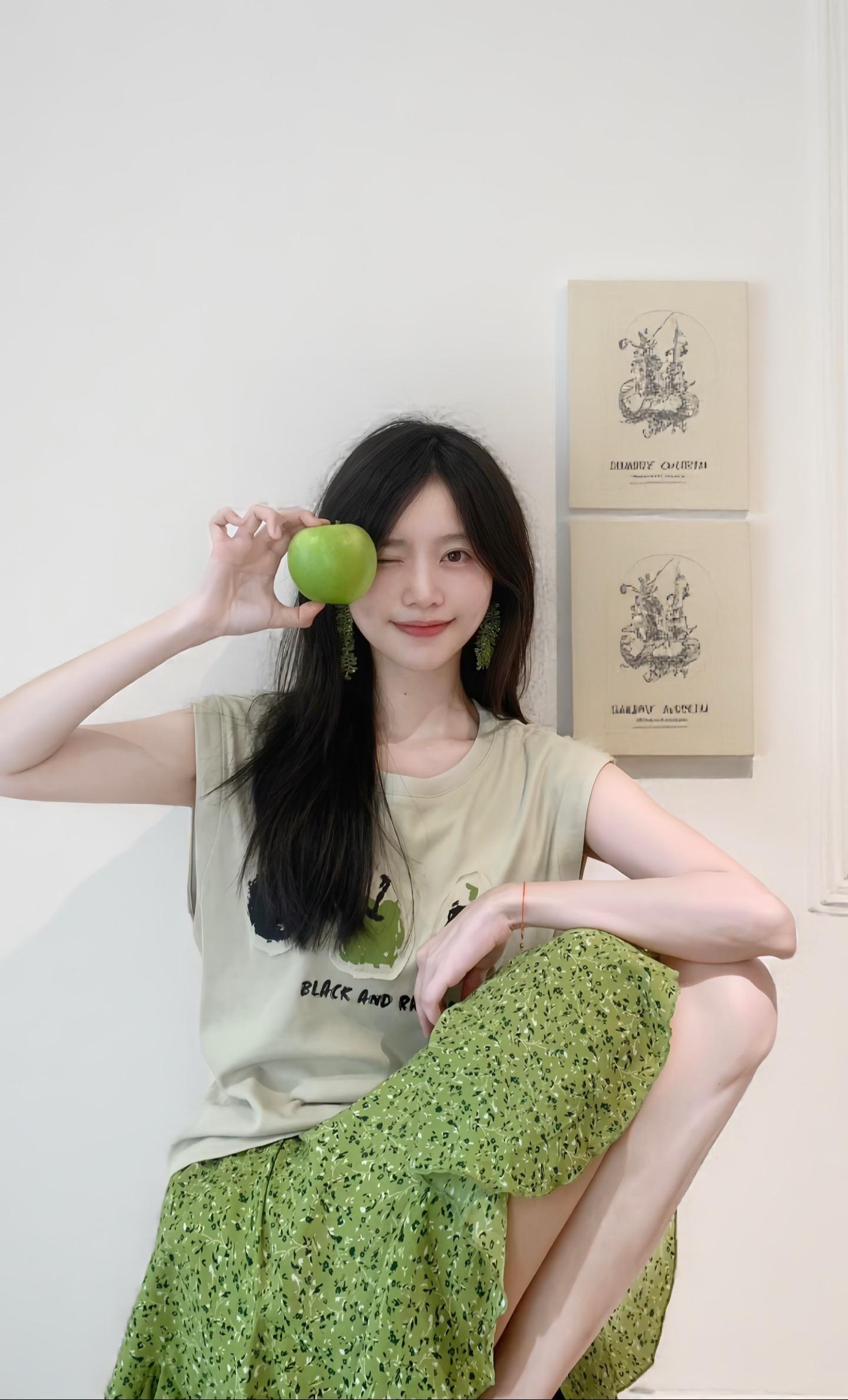 夏天该有的样子 夏日轻氧感穿搭给视觉降降温 韩系穿搭 轻松get夏日淡...