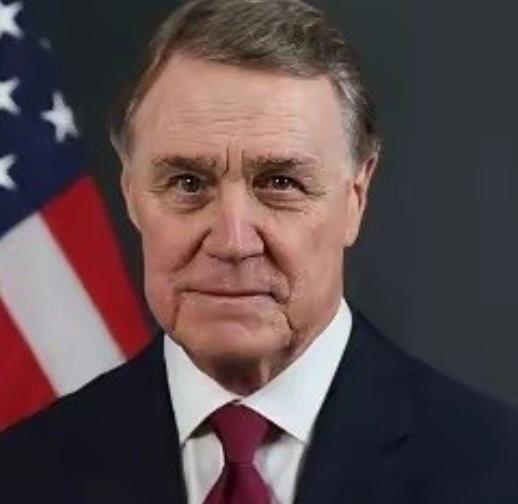 美国驻华大使说了一句话戳破了中美关系的窗户纸，他表示特朗普一直想要跟中国建立一种