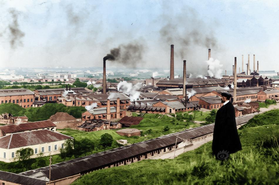 这张照片是汉阳铁厂，中国近代第一座大型钢铁联合企业早期全景图，拍摄时间约在189