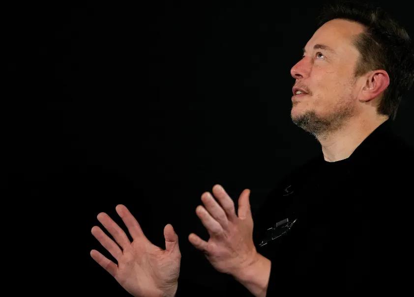 马斯克一句话点醒全世界：现在全球疯抢的不是芯片，是中国造20万一台的“大铁箱子”