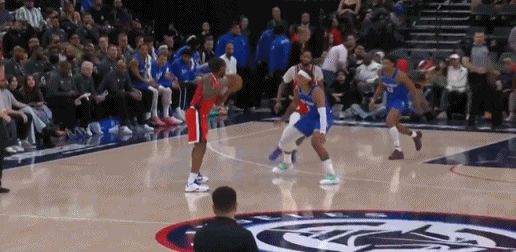 真全能啊，小卡快要进化成三分机器人了！小卡真是一直在变强的路上，防守无弱化的情