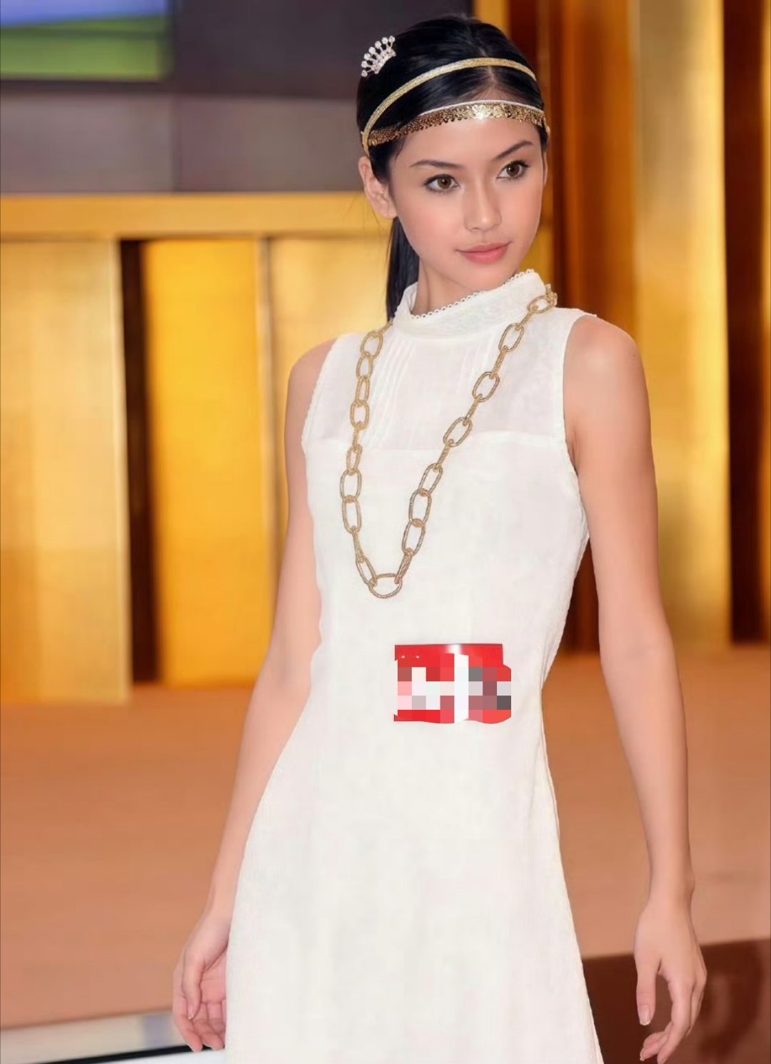 奔跑吧1417岁的Angelababy网友扒到17岁Angelababy的美照