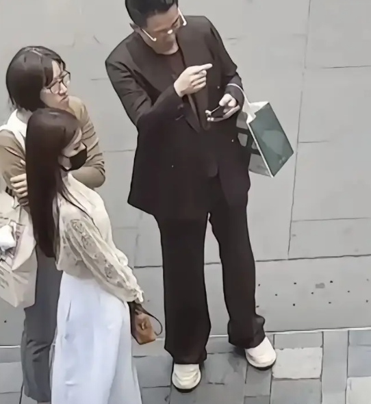 张兰或许怎么都想不明白，为何自家总是招惹来诸如臭虫、蟑螂这类令人厌恶的存在？
