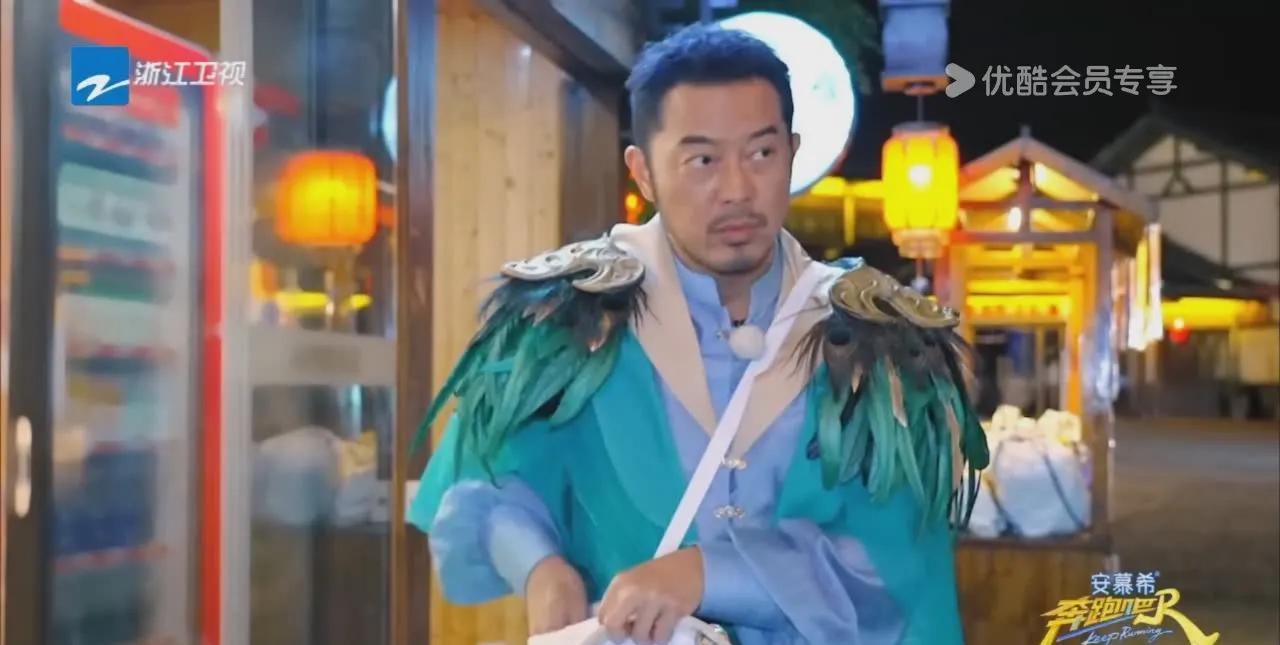 被李晨偷沙溢棒冰那段笑疯[笑着哭][笑着哭]《跑男》游戏中，沙溢找到一支九级的棒冰