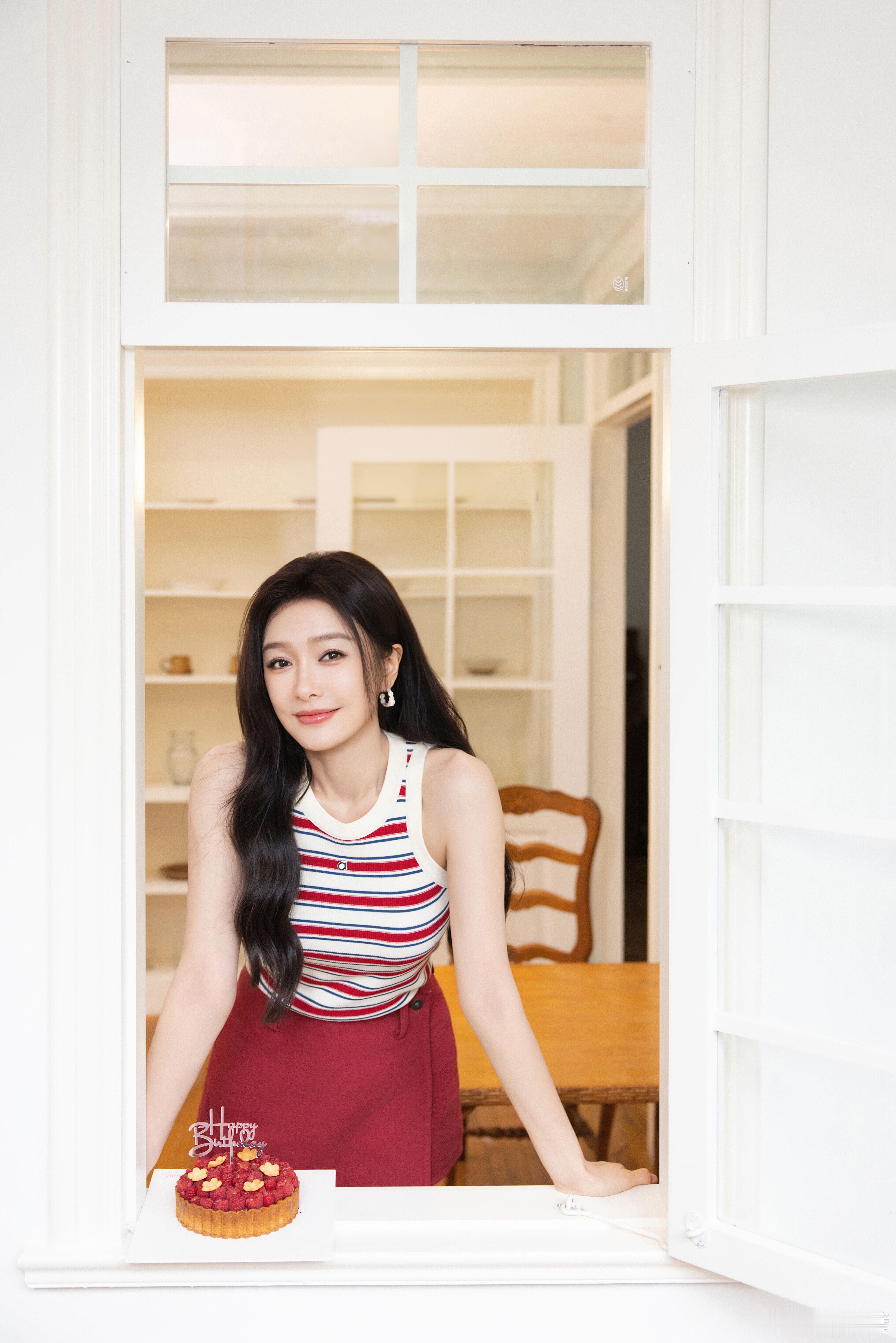 #秦岚#她有着难以言喻的气质，美若西施。​