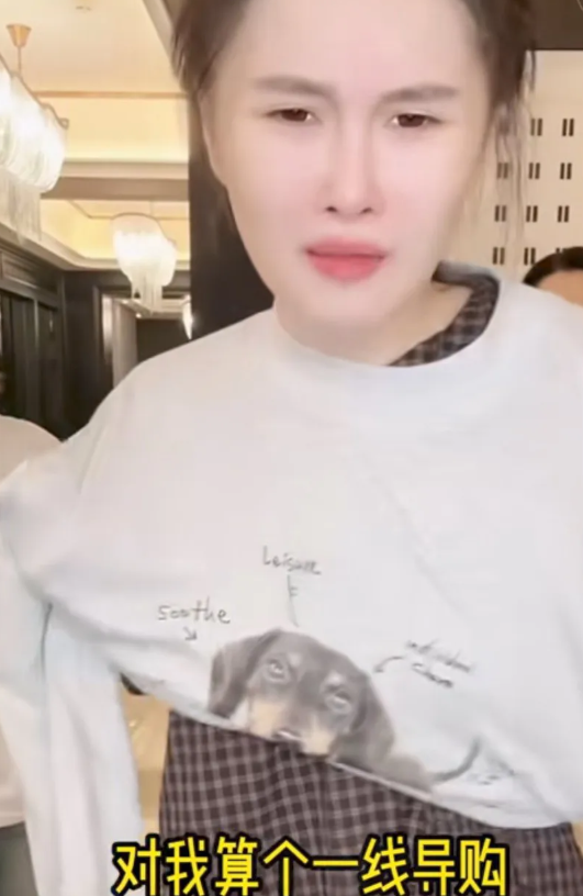 赵本山的女儿球球聊到现在的现状。靠父亲给了一点流量，靠直播带货挣钱。她也不是