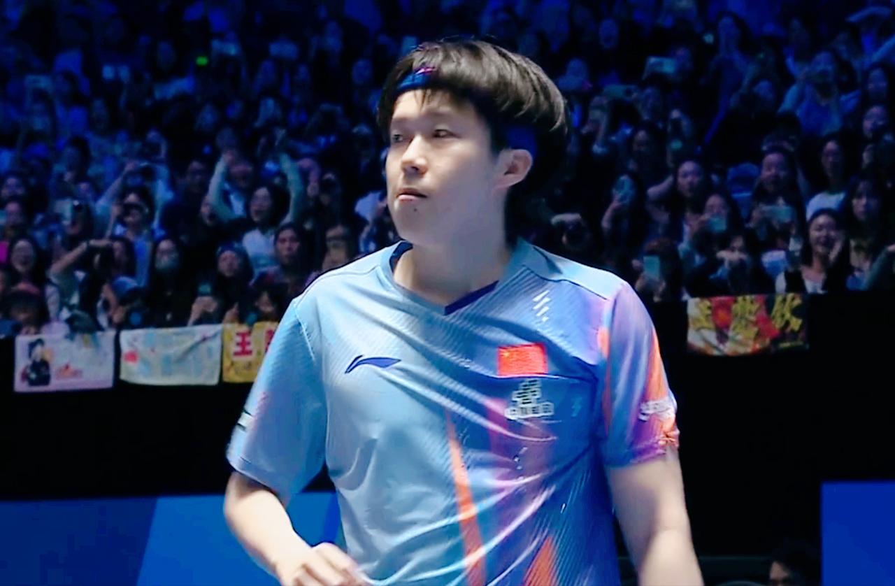 王楚钦3:0战胜阿卜杜勒瓦哈卜，我看有网友不满意，说打弱队还打成10:10。