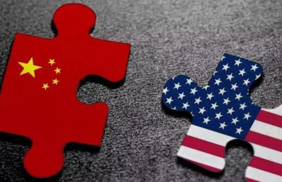 有记者采访一位新加坡华人询问道，“如果中美开战，你会支持谁”，这位新加坡华人毫不