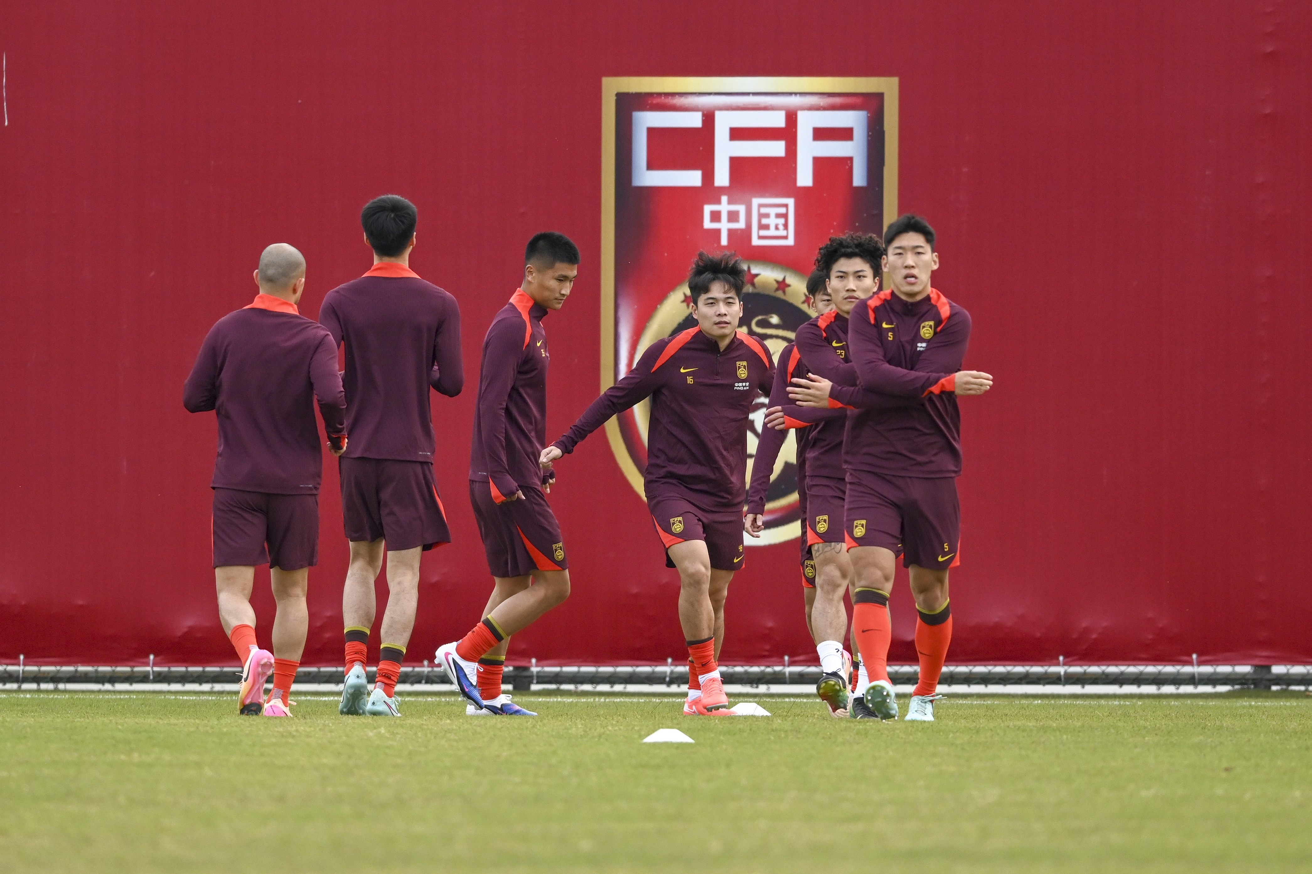 北青: 国足补招朱鹏宇 有球员感觉集训强度远大于俱乐部队冬训