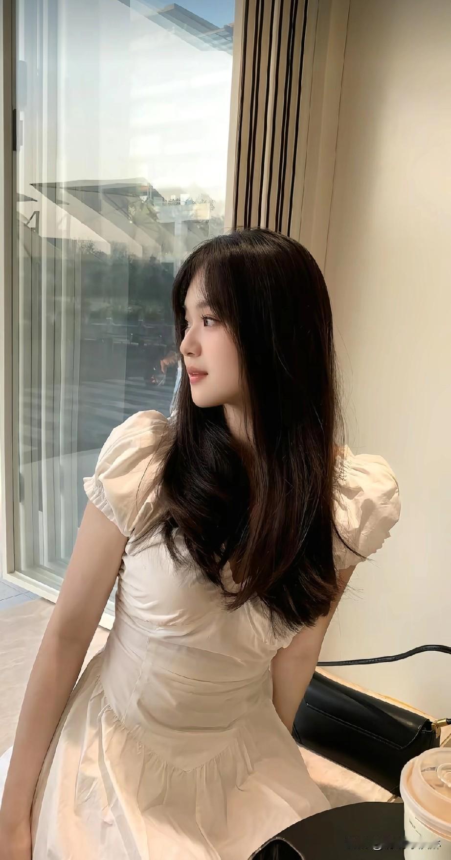 阳光洒进来的午后，少女心事满满