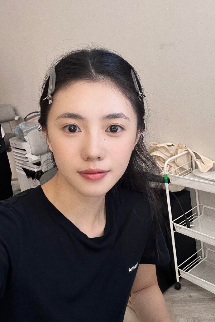 刘浩存自拍系列🤳