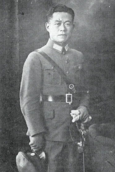 1949年，不可一世的邱清泉被击毙，据参谋长李汉萍回忆：他被击毙前就已经疯掉了，