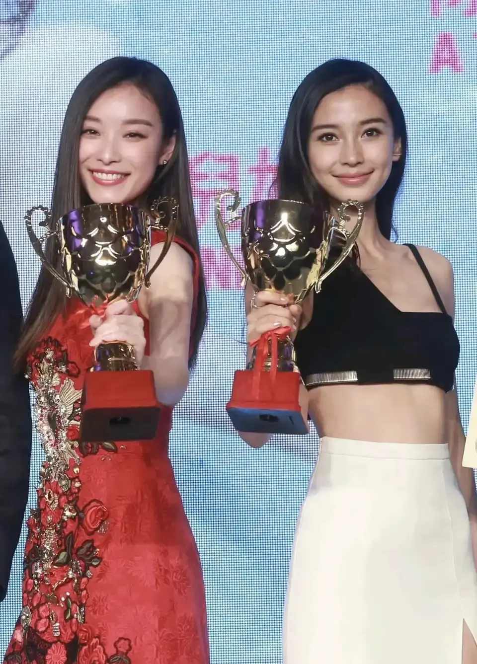 左边倪妮，右边杨颖，你更喜欢谁？