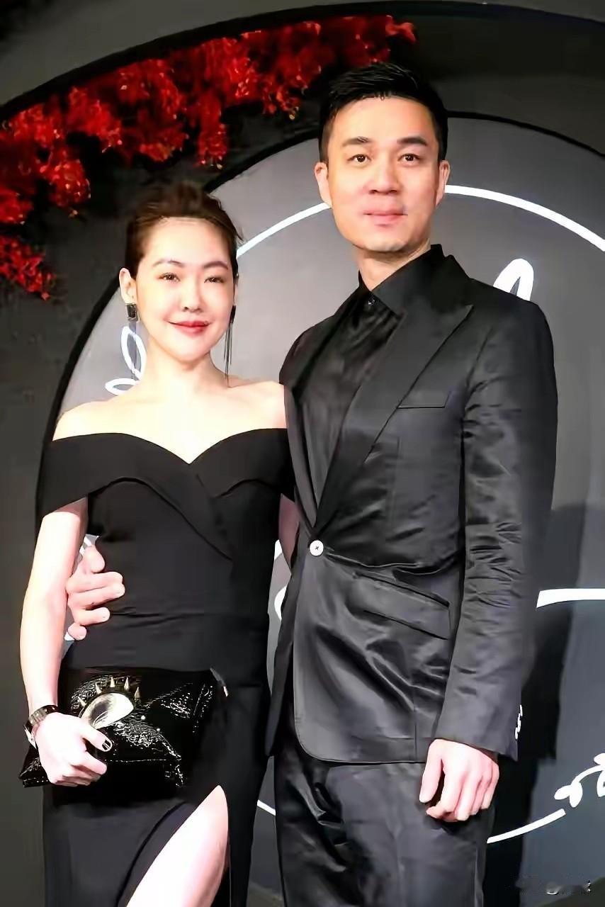 一直不明白小S老公许雅均为何能拿捏S家？他既不用跟汪小菲一样出米又出力，更不