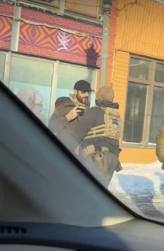 美又一居民遭联邦执法人员枪击身亡美国移民与海关执法局ICE又打死一名美国男护士，