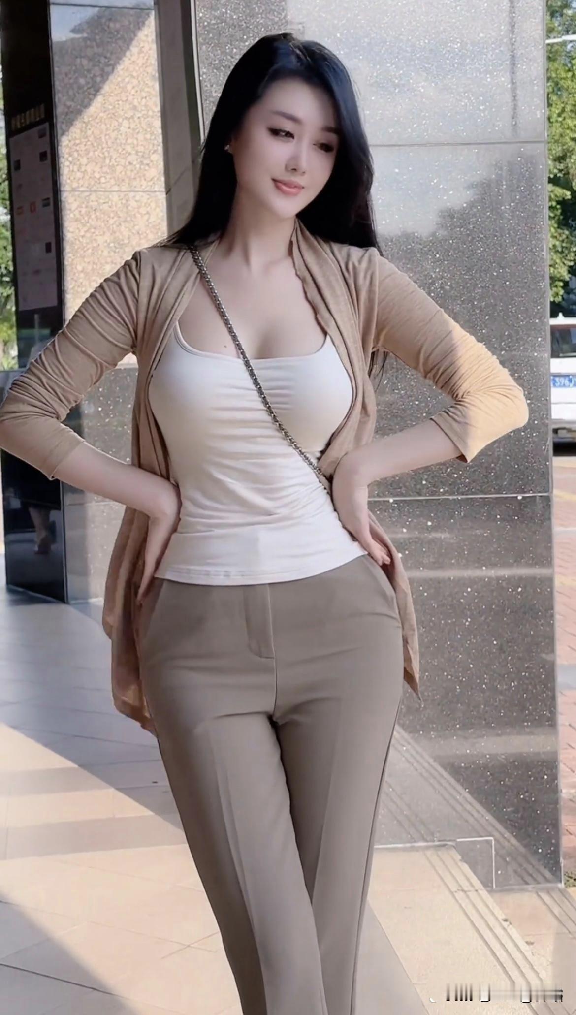 长裙飘飘，风华绝代。