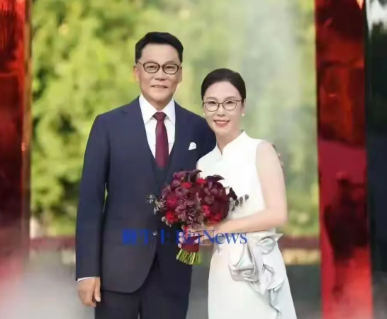 李国庆终于娶到了心中多年的“白月光”，为了这一场婚礼，他足足等了33年。早在学生