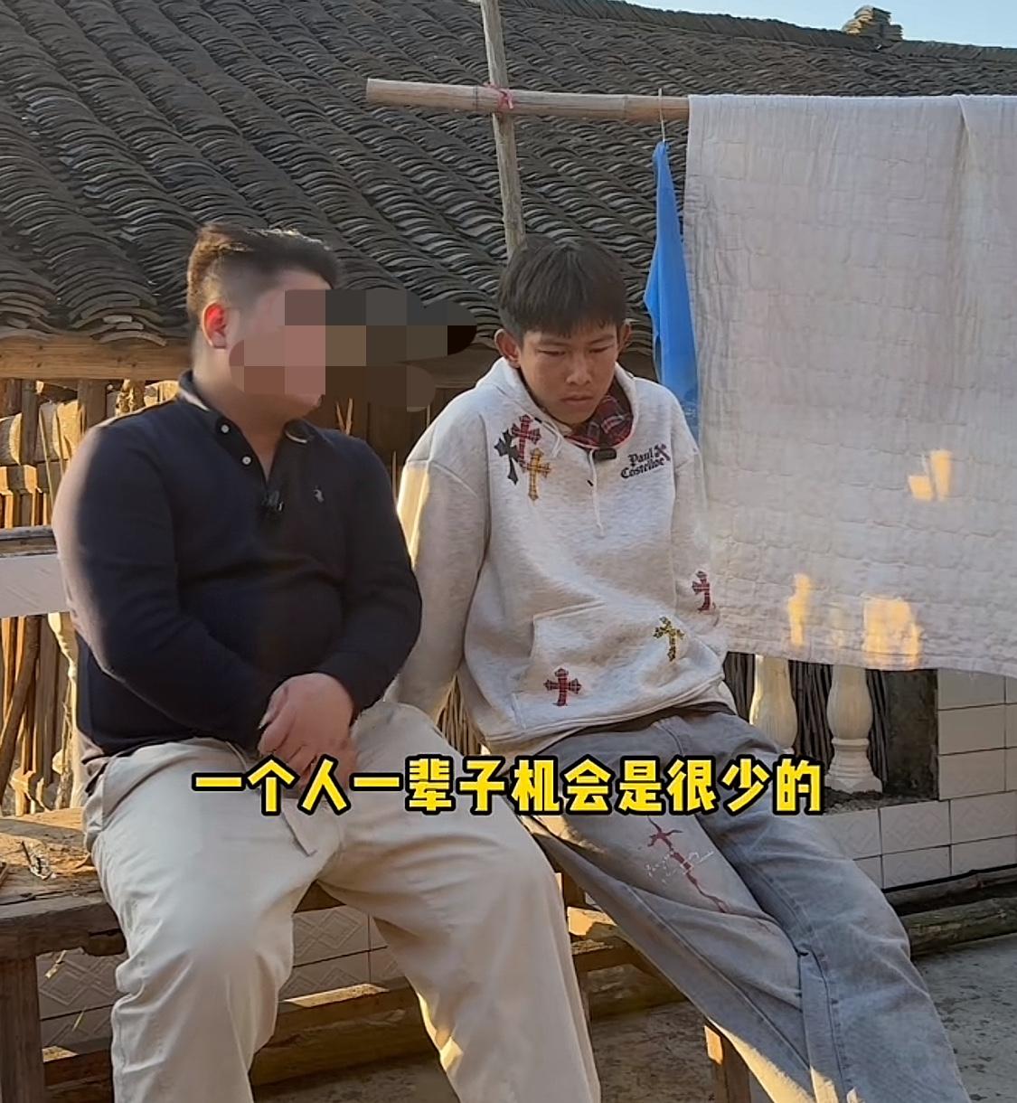 荒野蜜蜂哥大儿子：不恨妈妈，和妈妈一直有联系，自己和弟弟的衣服大多数都是妈妈买的