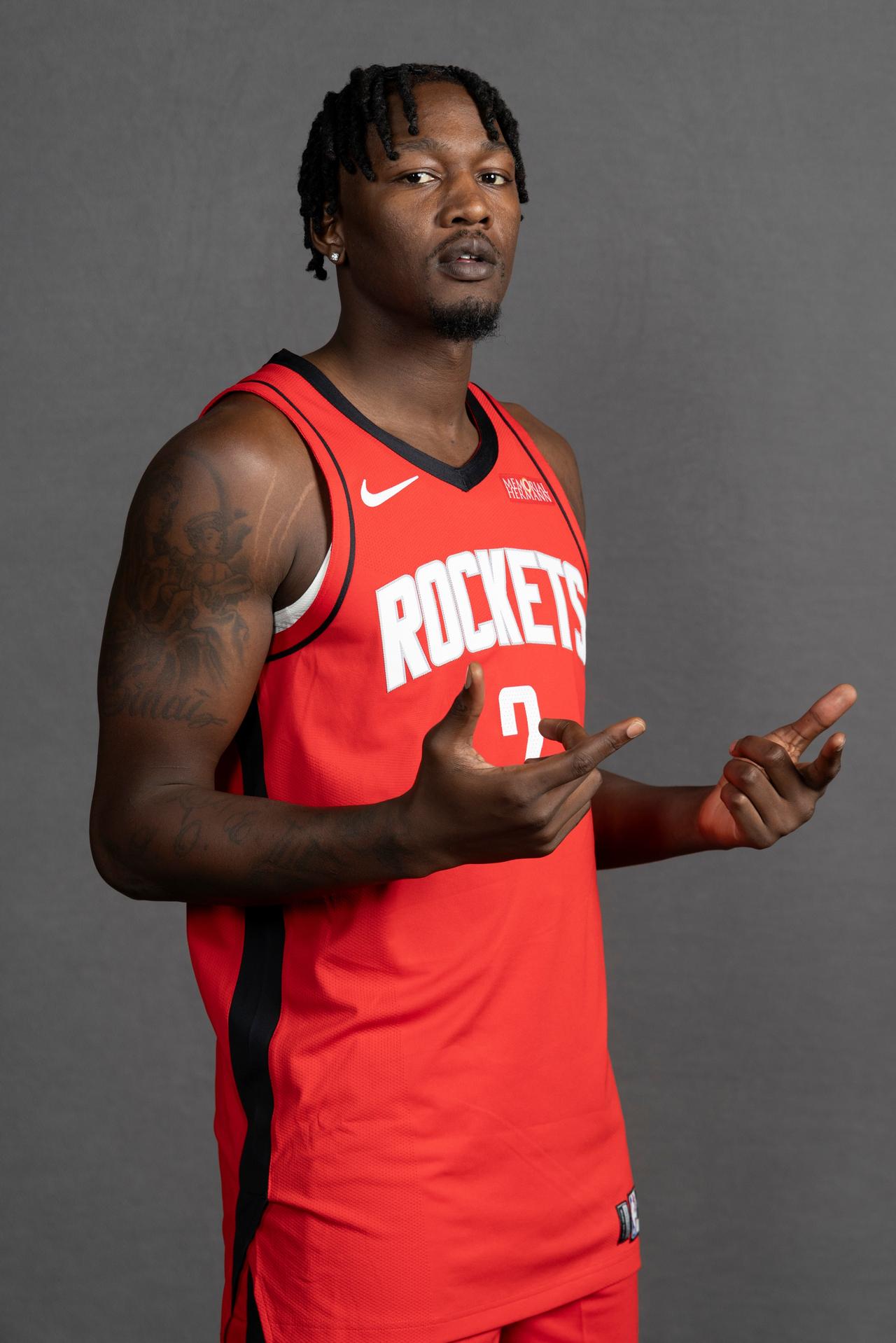 有一说一，芬尼-史密斯还没奥科吉好用，火箭有点冤大头了：1，史密斯——身高2