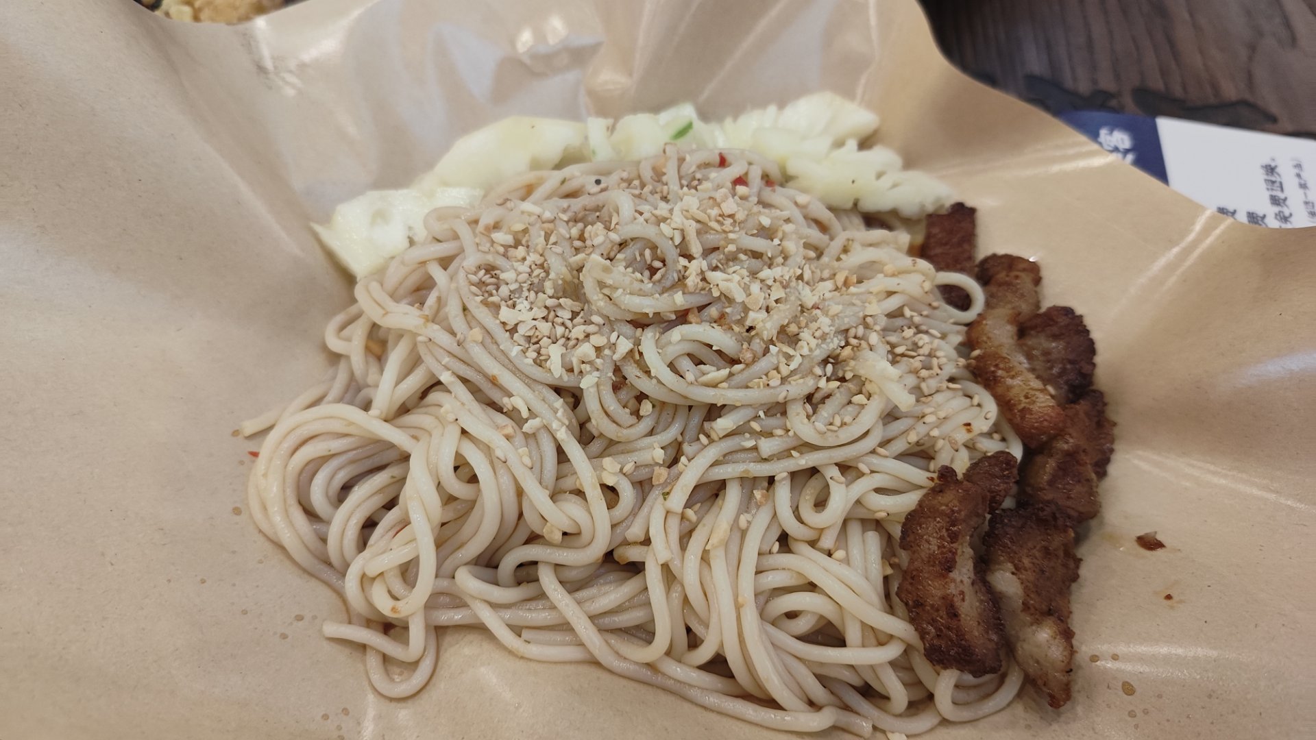 晚饭有干拌面，烂饭和炒饭，还蛮好吃的​​​
