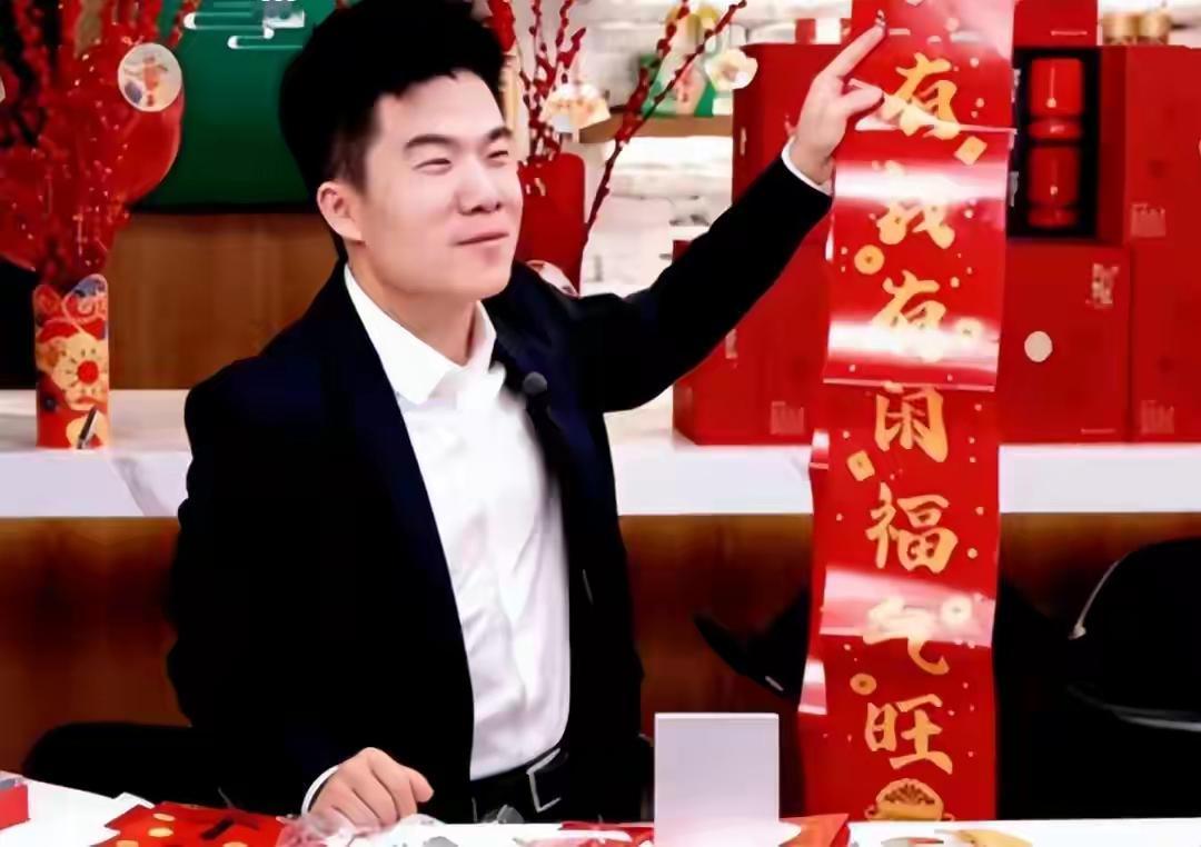 为什么董宇辉只是卖个对联就会被那么多人口诛笔伐？恐怕这里面藏着很多不为人知的