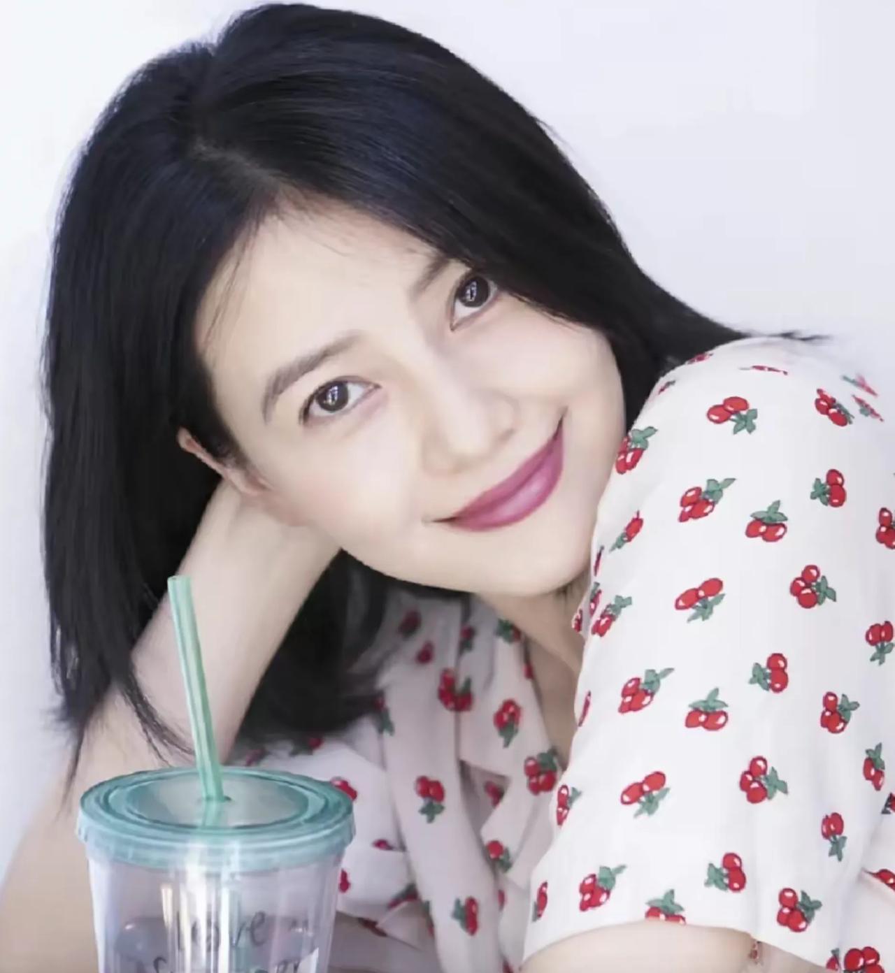 赵又廷说，我也很无奈啊你们老说高圆圆有多漂亮只有我知道，她私底下根本不是这个