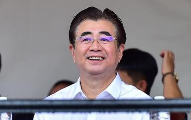 中国各省都在地方到处忙搞联赛而足协却没正事干要不找地方要钱搞邀请赛要不就是