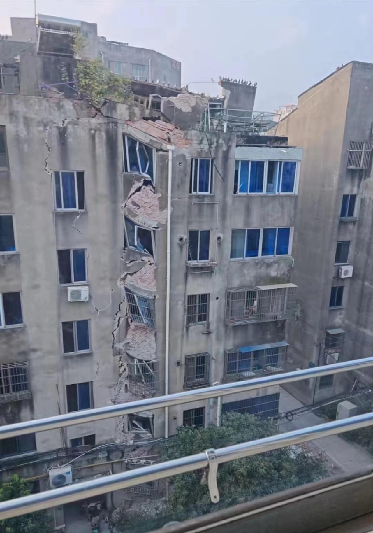 如果老小区没钱拆怎么办？等房子老化的不能住了，又没有拆迁计划，那时候该咋办？