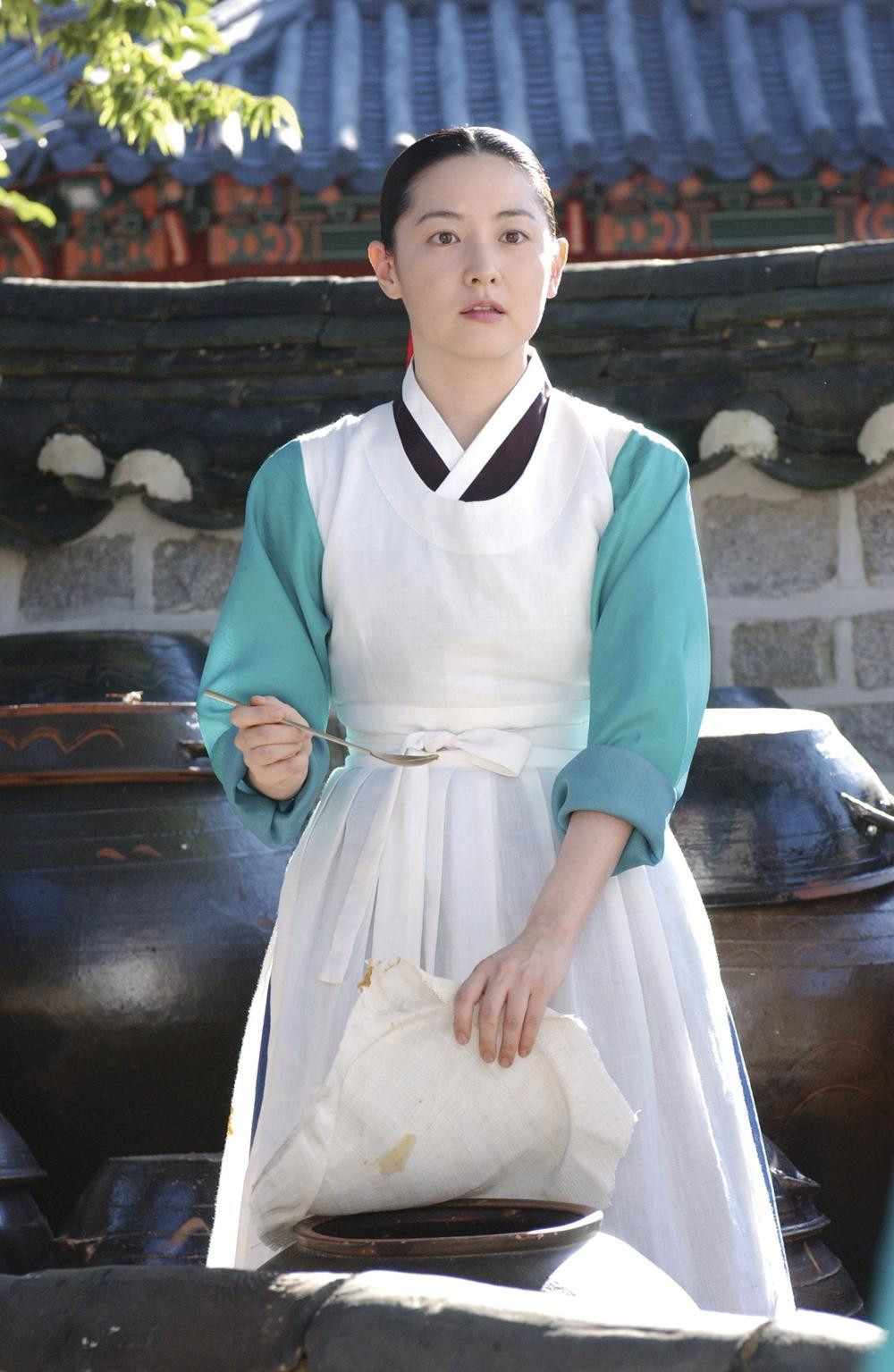 【李英爱重返大长今拍摄地】李英爱说长今好久不见这波真是回忆杀~李英爱最近重返自己