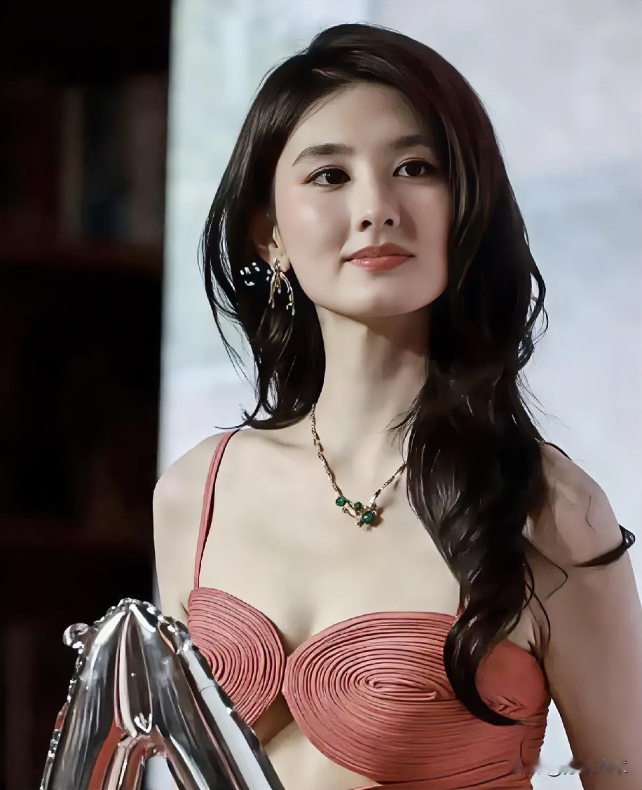 现在全网最后悔的，应该就是热搜上的韩沛颖。她现在后悔啊，如果当初听王晓晨一句劝，