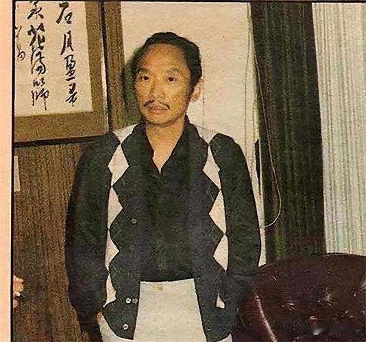 古龙整体水准，真的比金庸、梁羽生差得太远。 说实话，我小时候也特别爱看古龙的