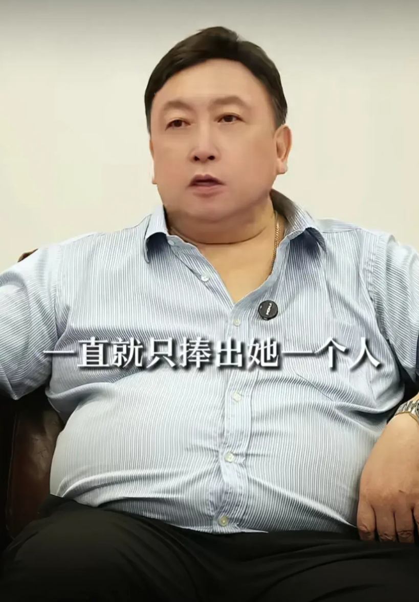 王晶谈赵露思解约，透露6点信息1、银河酷娱只捧红赵露思一个，后面签的人赵露思