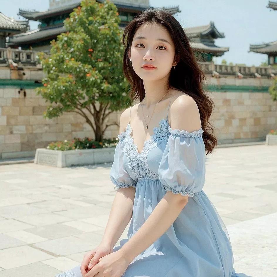 在古风园林中，遇见古典美人国风古代美人温婉国风美人古典气质女孩古典美少女