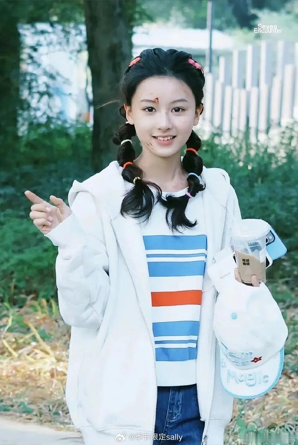 发育期呢脸型好像微微有点变化，萌还是萌的