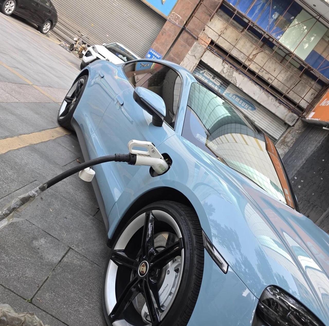 以前没车的时候总想买辆电动车，就想着7块钱一升的油肯定不如0.5元的电价划算。