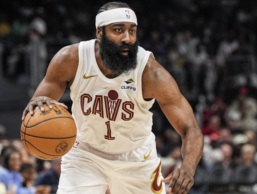 我看了下回放，骑士VS老鹰的比赛哈登今天还行啊，传了好多好球没进啊我随便一看