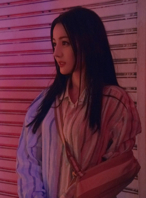 她敢长出来就意味着你不敢放肆，你认为的幸运都是别人努力了很久才发出来的光