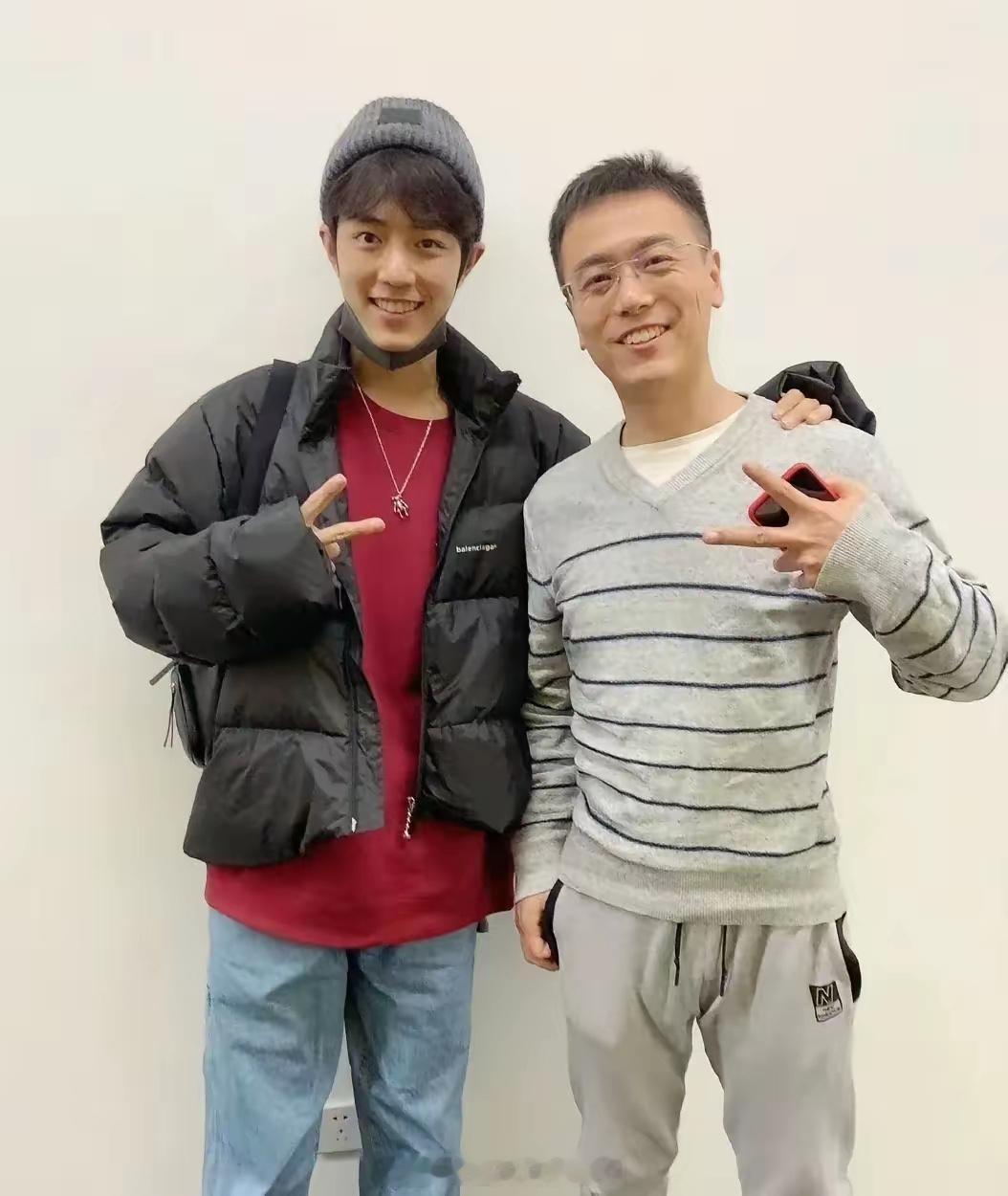 肖战的一些合照，有几张第一次见