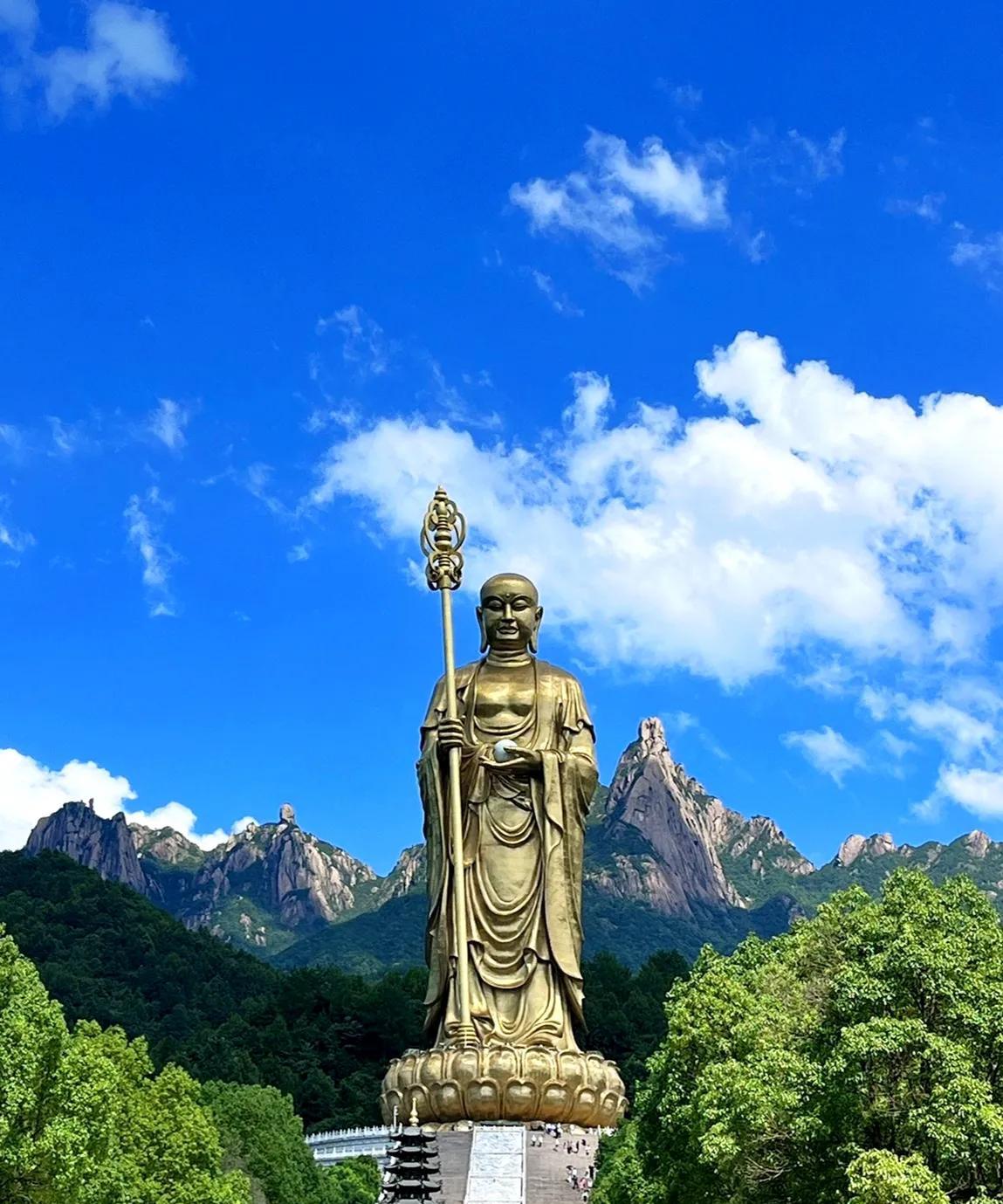 当你修到一定程度，你会发现所有人都是菩萨，包括对你恶语的人，他一样也是菩萨，他是