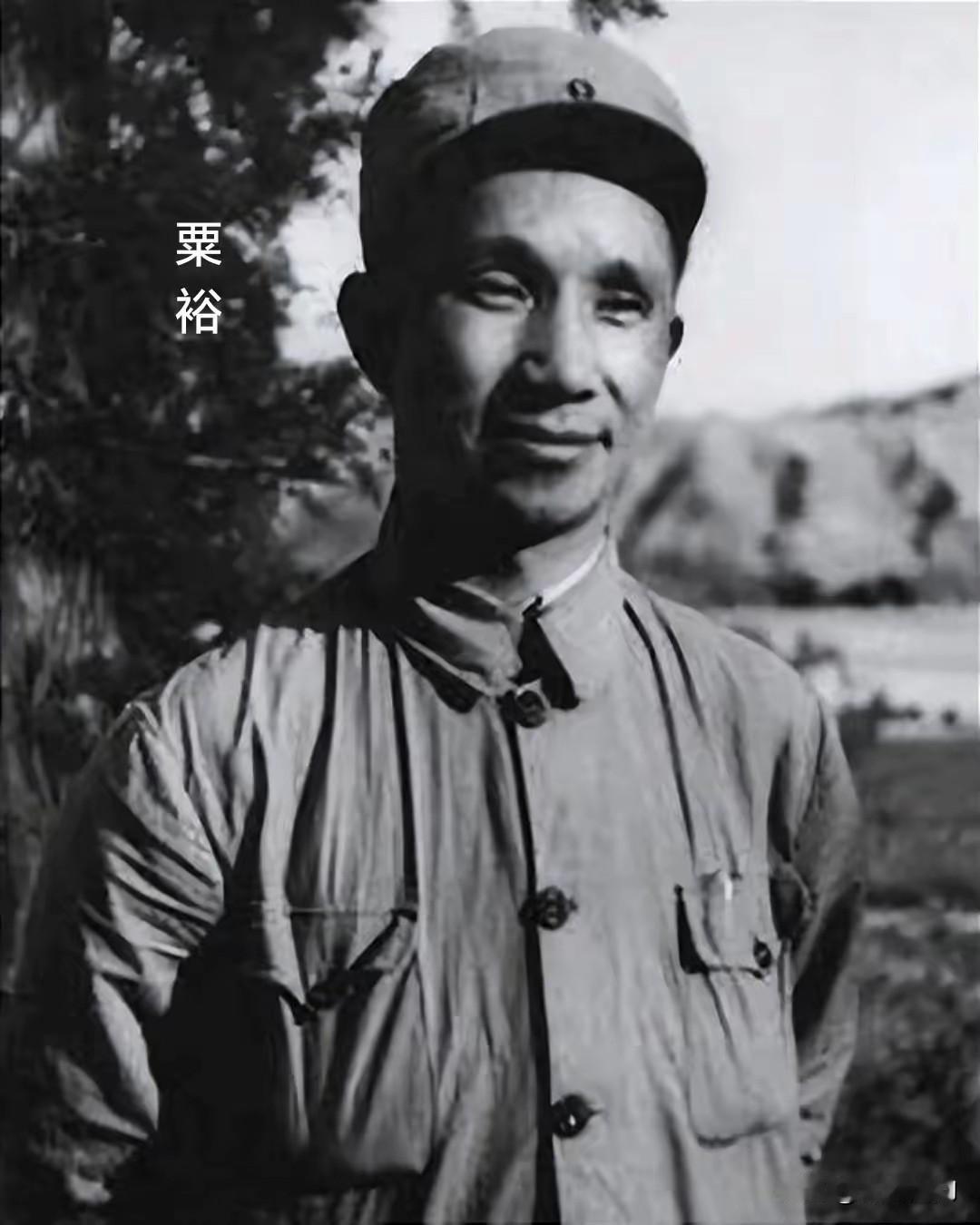 1948年9月，济南战役打响前夕，在华东野战军指挥部里，宋时轮拍着桌子指着粟裕说