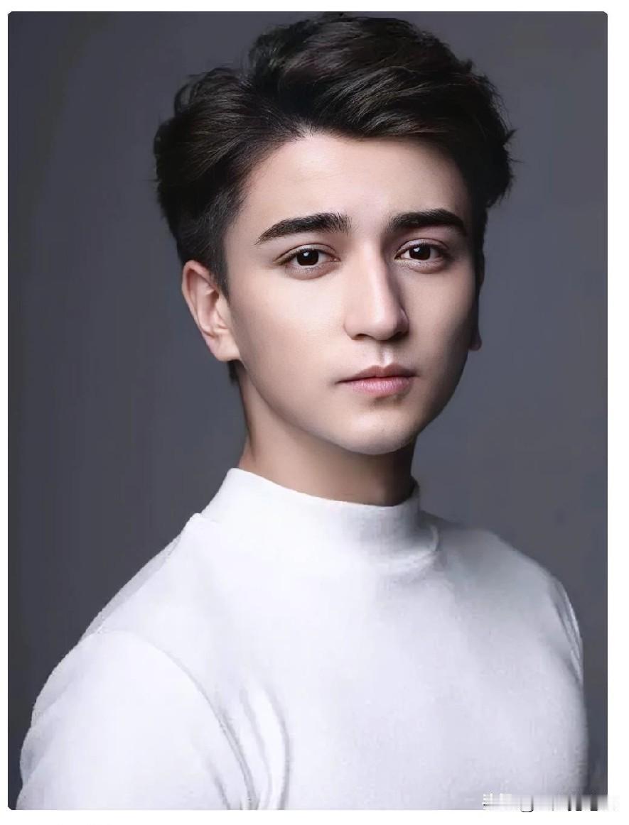 依克桑，新疆人，2011届中戏表演班，现为中戏新疆班教师。这就是林傲霏提到的同