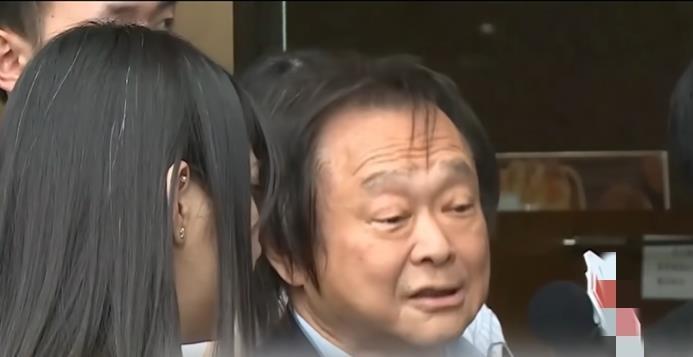 王世坚这家伙，整天喊着“台独”口号，一副嚣张没出息的样子。可他不知道，他父亲王明